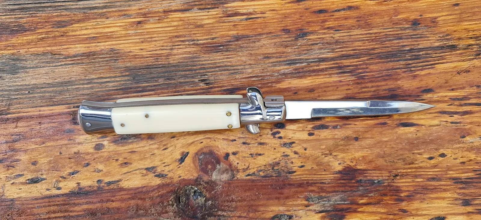 Folding Knives - 311856789_10227584190047741_4208328974572003976_n_edited